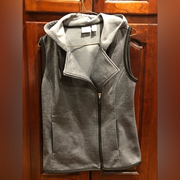 Chico’s Weekends Grey Front Zip Hooded Vest Sz S - Picture 2 of 10